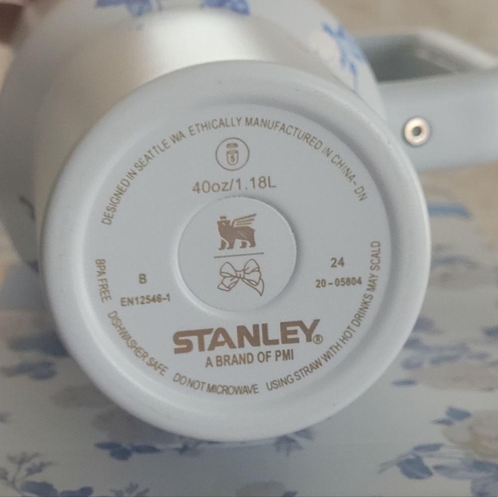 LOVESHACK FANCY x STANLEY  Everblooming Rosettes 49 Oz Tumbler NIB - Picture 2 of 6